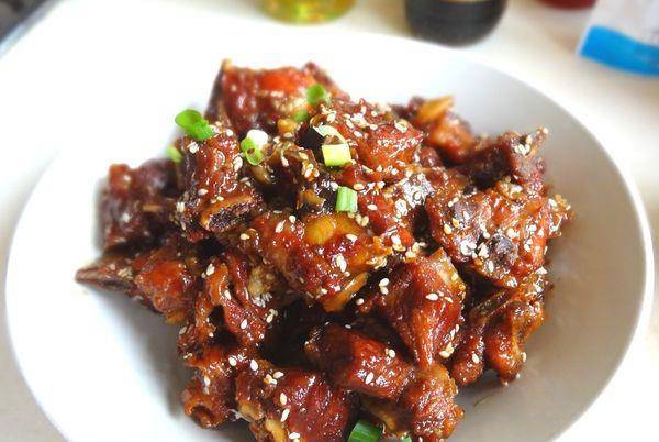 家常糖醋排骨的制作方法,家常糖醋排骨烹饪指南,美味糖醋排骨的制作方法