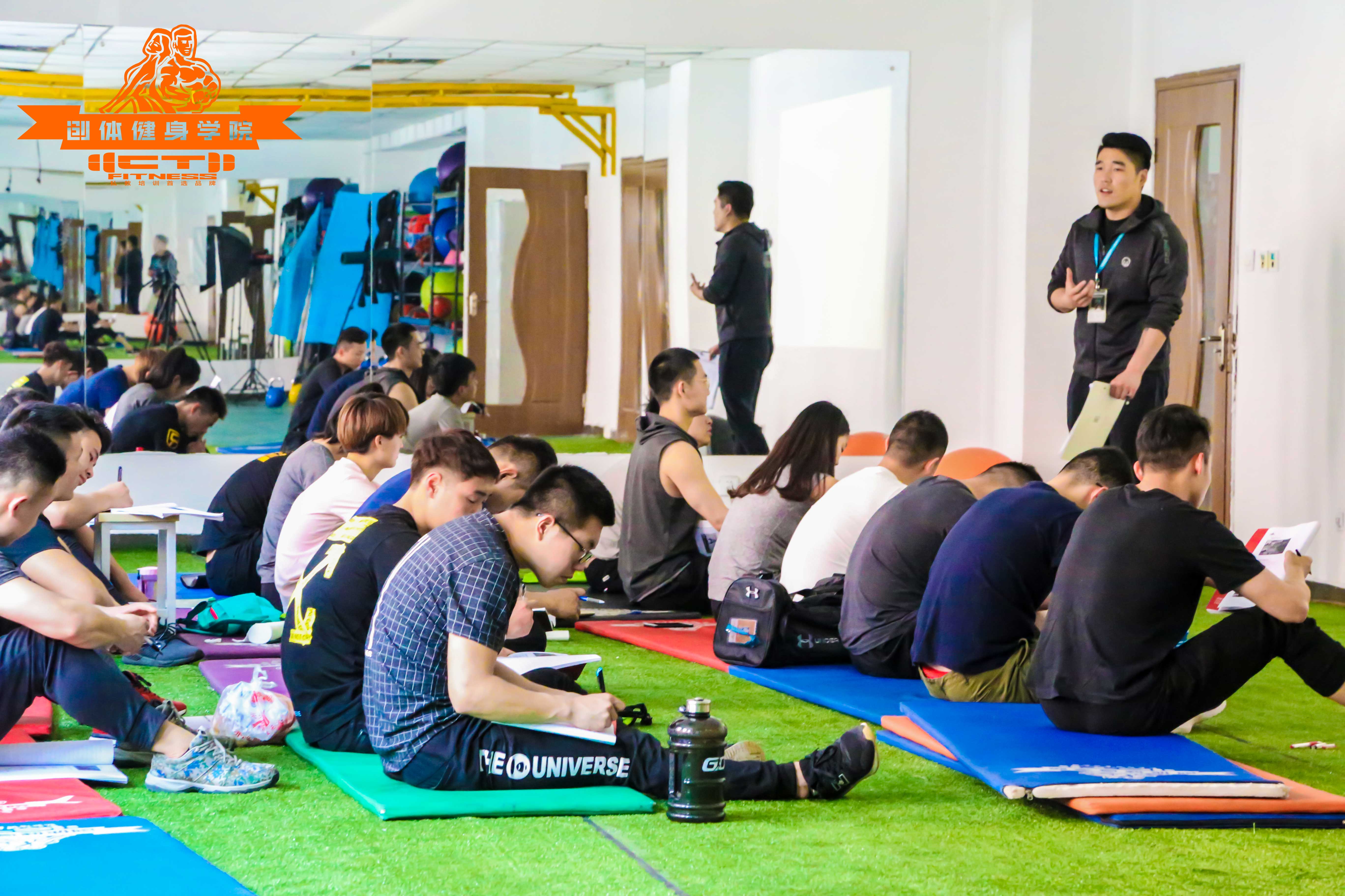 成为健身教练的条件,成为健身教练的必备条件与资质要求