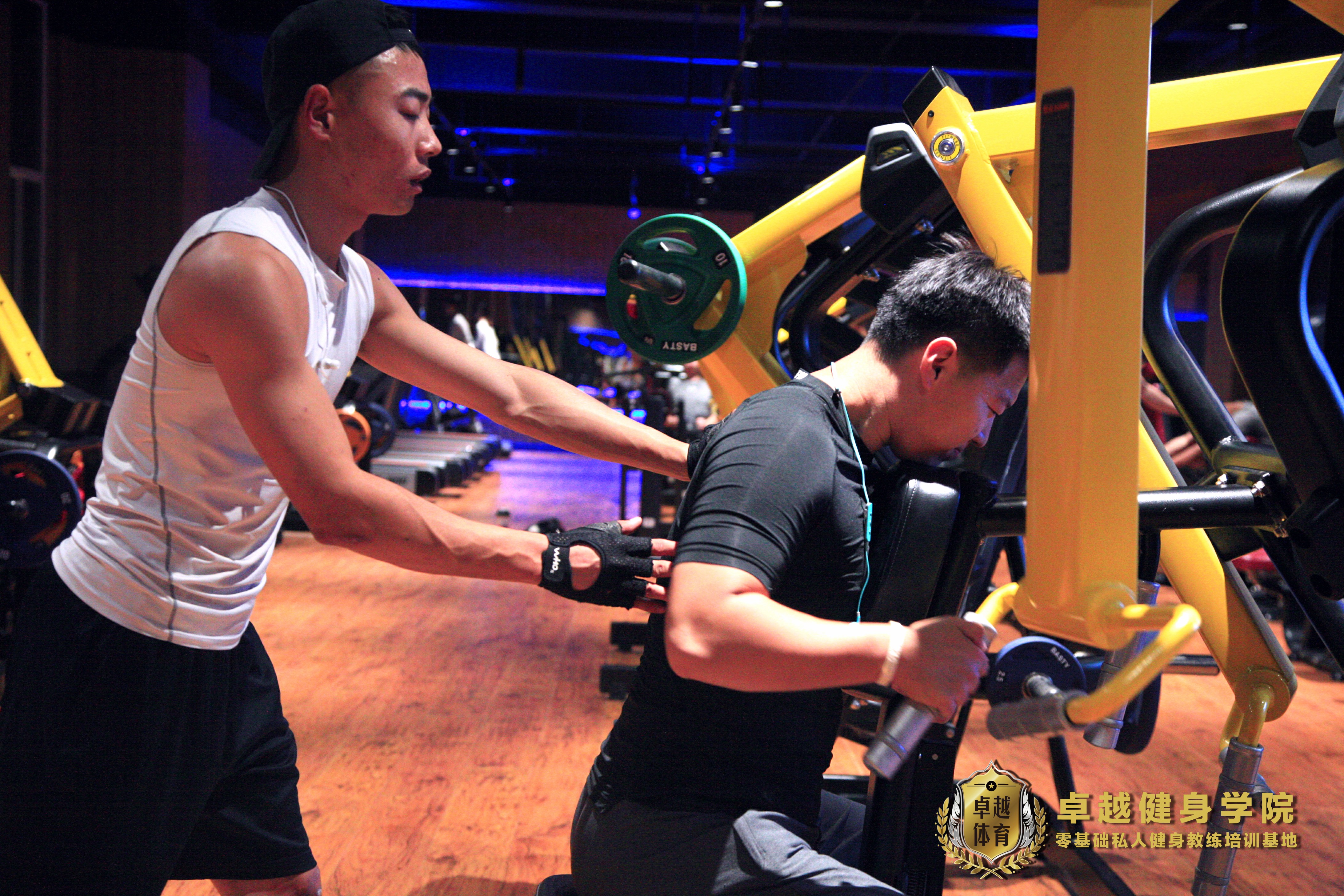 成为健身教练的条件,成为健身教练的必备条件与资质要求