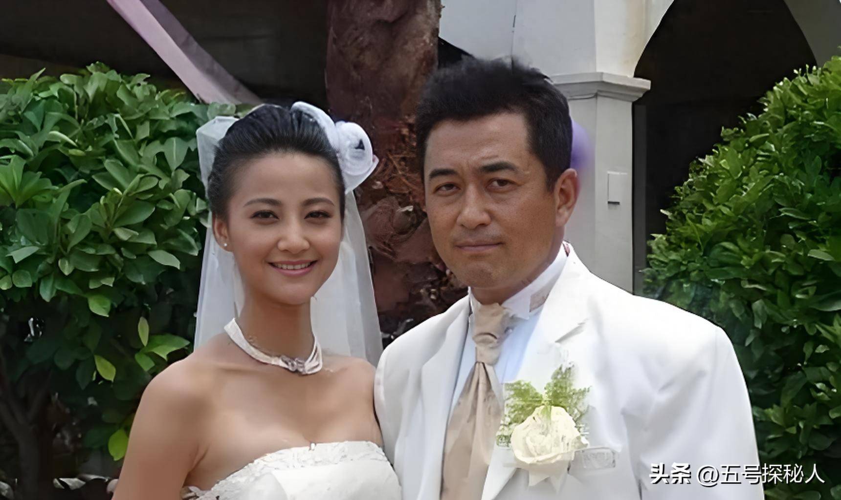 揭秘演员王志飞的婚姻现状，他的老婆是谁？，王志飞婚姻现状揭秘，妻子身份揭晓！