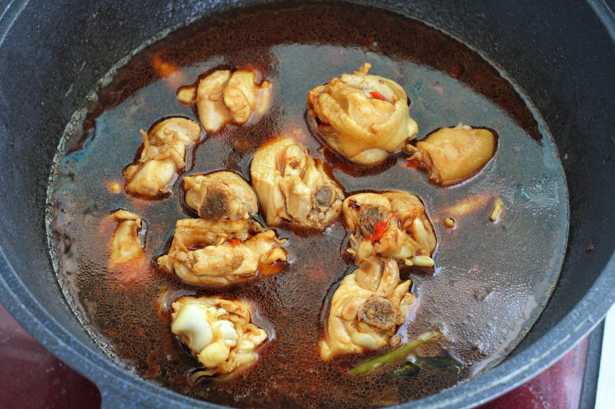 炖鸡美味秘诀，炖鸡怎么炖好吃？，炖鸡美味秘诀，炖制技巧大解密，让你炖出鲜美可口的鸡肉！