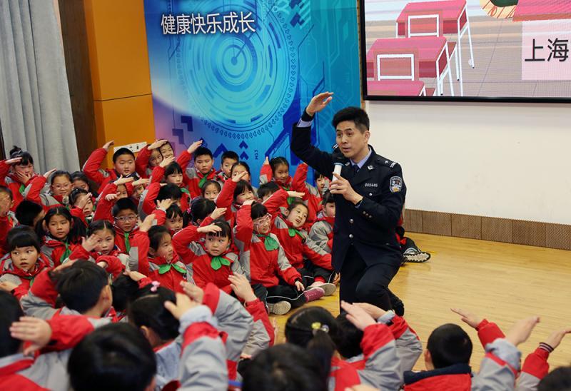 黄奕警官个人资料，一位值得尊敬的法律卫士，黄奕警官，法律卫士的杰出代表个人资料大揭秘