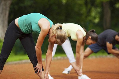 跑步前的热身运动,9个关键步骤,打造完美的起跑姿态,跑步前的热身攻略,9步打造完美起跑姿态