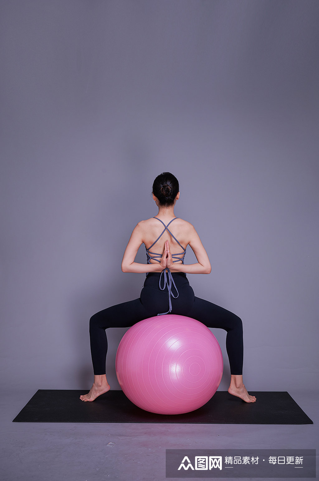 情侣瑜伽球动作,50个图片指南,情侣瑜伽球动作指南,50个图片教程
