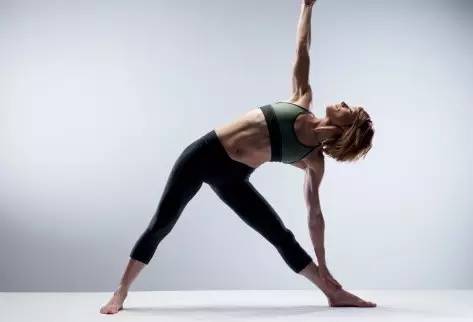 瑜伽上身减肥方法,重塑你的优雅身姿,瑜伽减肥法,塑造优雅身姿,轻松瘦身塑形