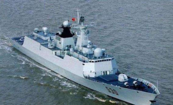 055大驱与美舰对峙图片,揭示背后的军事力量与大国博弈,055大驱与美舰对峙揭示军事力量博弈背后的真相