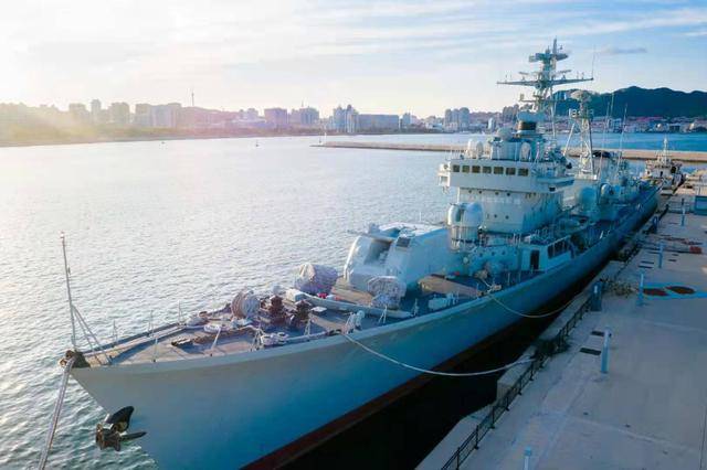 威海之军舰,历史与现状的交汇点,威海军舰,历史与现状的交汇点