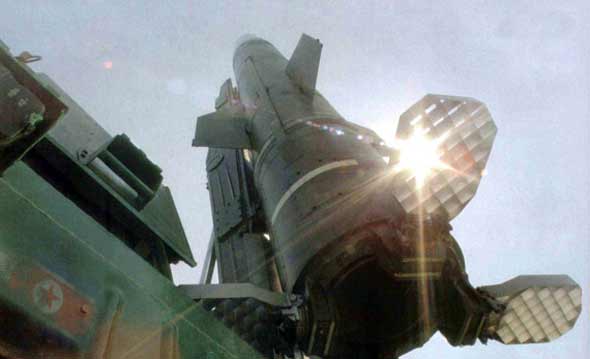 朝鲜今年为何选择夜间阅兵,多重因素解析,朝鲜夜间阅兵背后的多重因素解析,今年阅兵背后的深层原因探讨