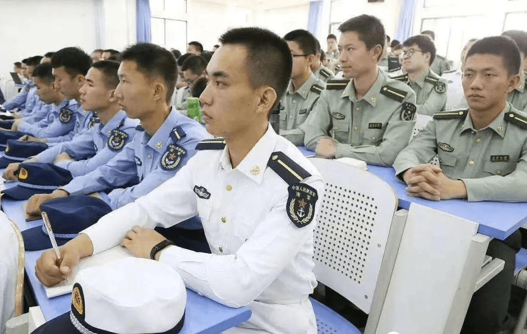 大学生毕业直招军官考试,新机遇与挑战,大学生毕业直招军官考试,新机遇与挑战的交汇点