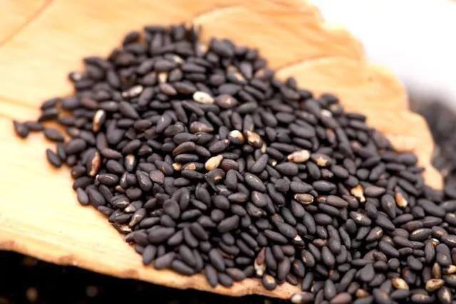 黑芝麻与肝脏健康,半年食用的影响及注意事项,黑芝麻与肝脏健康,半年食用的影响及食用须知