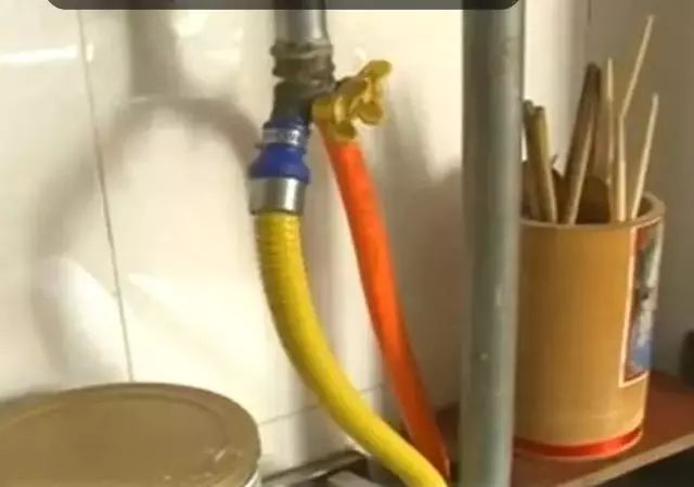 公务员与新奥燃气,职业选择的双重考量,公务员与新奥燃气,职业选择的双重考量对比分析