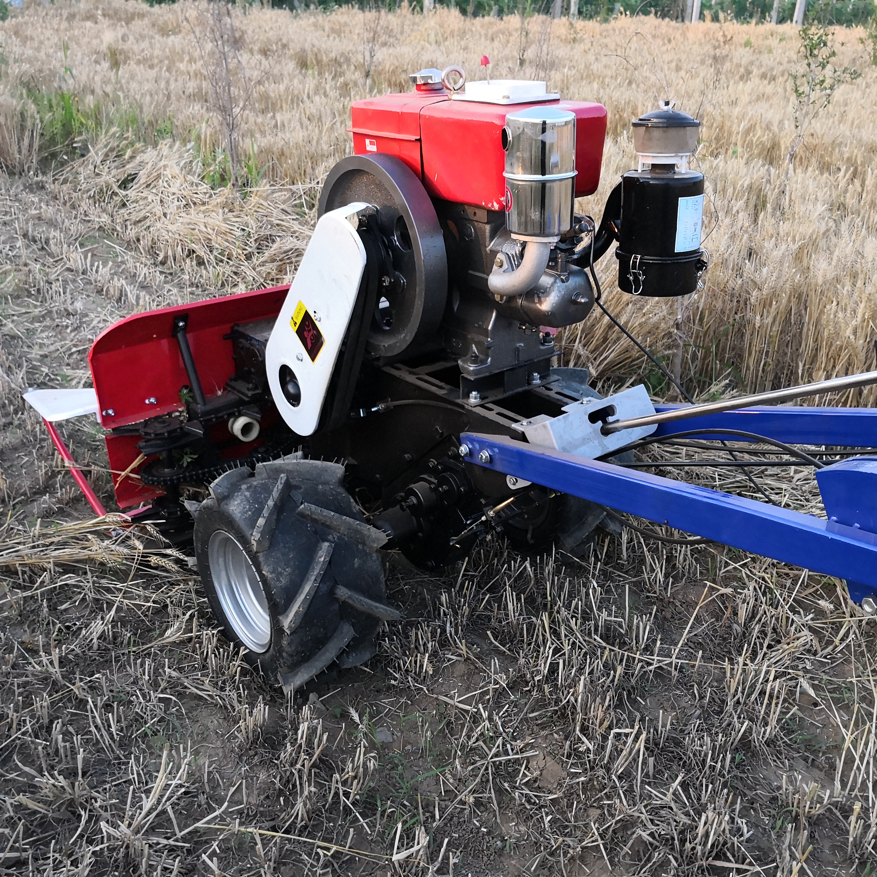 最新小型水稻收割机的技术革新与应用前景,最新小型水稻收割机技术革新及应用前景展望