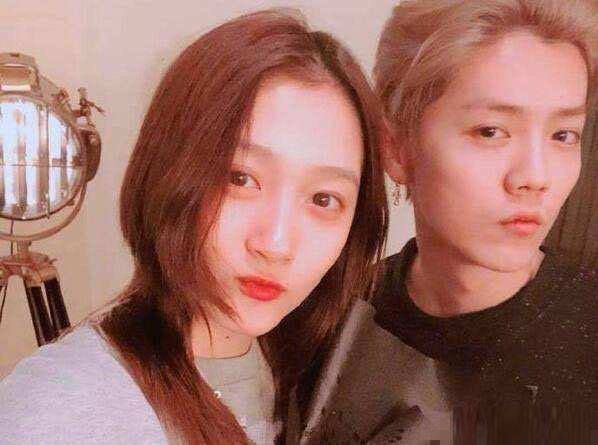 鹿晗关晓彤最新动态,星光依旧闪耀,爱情事业双丰收,鹿晗与关晓彤事业爱情双丰收,星光依旧闪耀的最新动态曝光