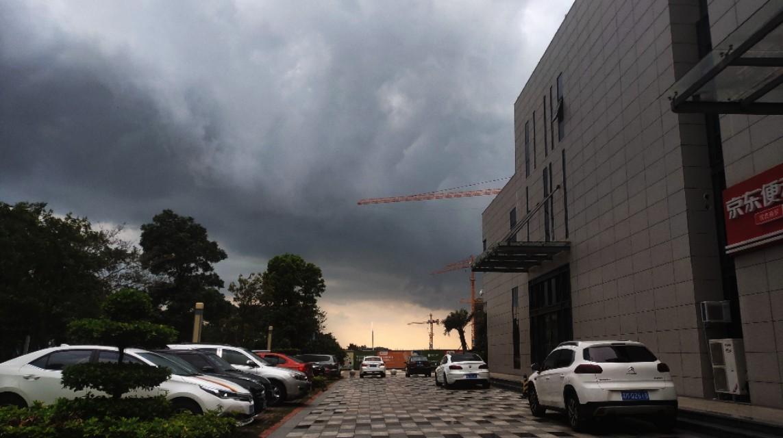 北海市台风最新消息,如何应对台风带来的挑战与影响,北海市台风最新动态及应对挑战与影响策略