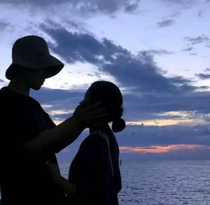 情侣头像最新流行趋势，展现爱意的新风尚，情侣头像流行趋势，爱意新风尚展现爱意独特魅力